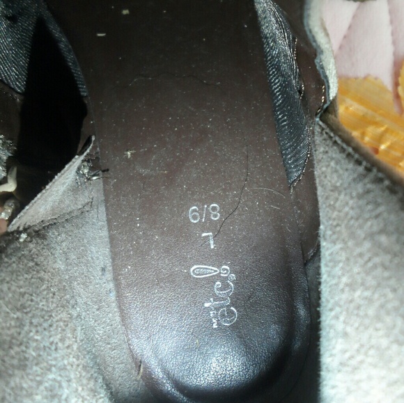 Grey faux suede ankle booties - Picture 2 of 4